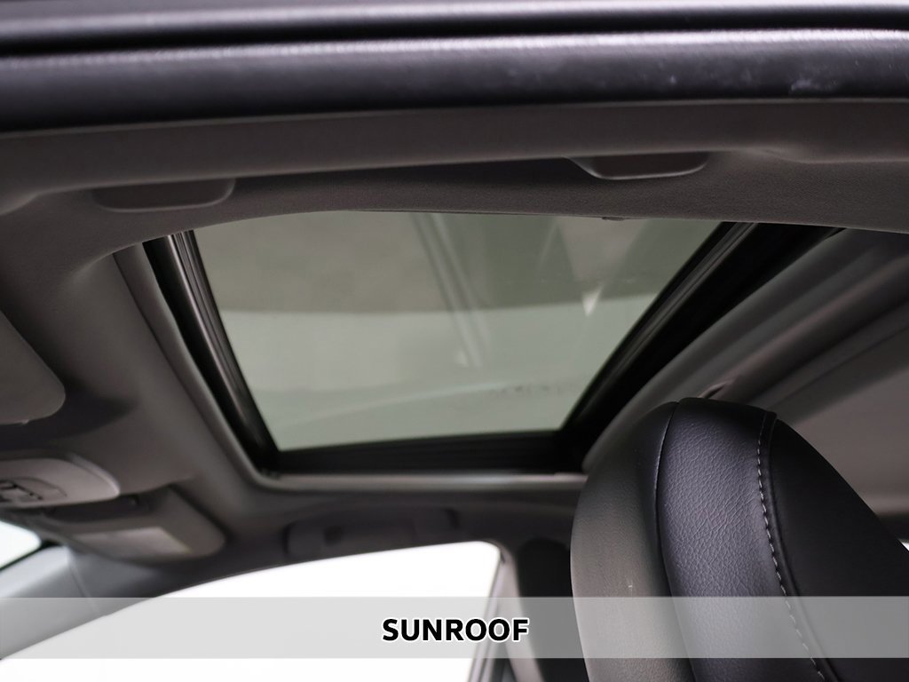 Used 2021 Toyota Camry XLE w/ Navigation Upgrade Package image 4