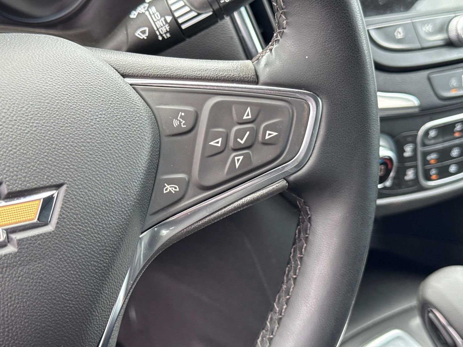Used 2024 Chevrolet Equinox LT FWD image 31