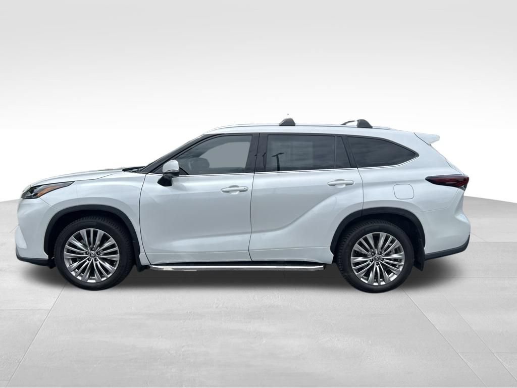 Certified 2024 Toyota Highlander Platinum AWD/4WD image 2
