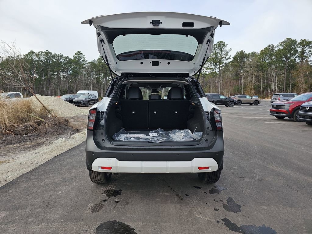 New 2026 Nissan Kicks SR w/ SR Premium Package FWD image 17