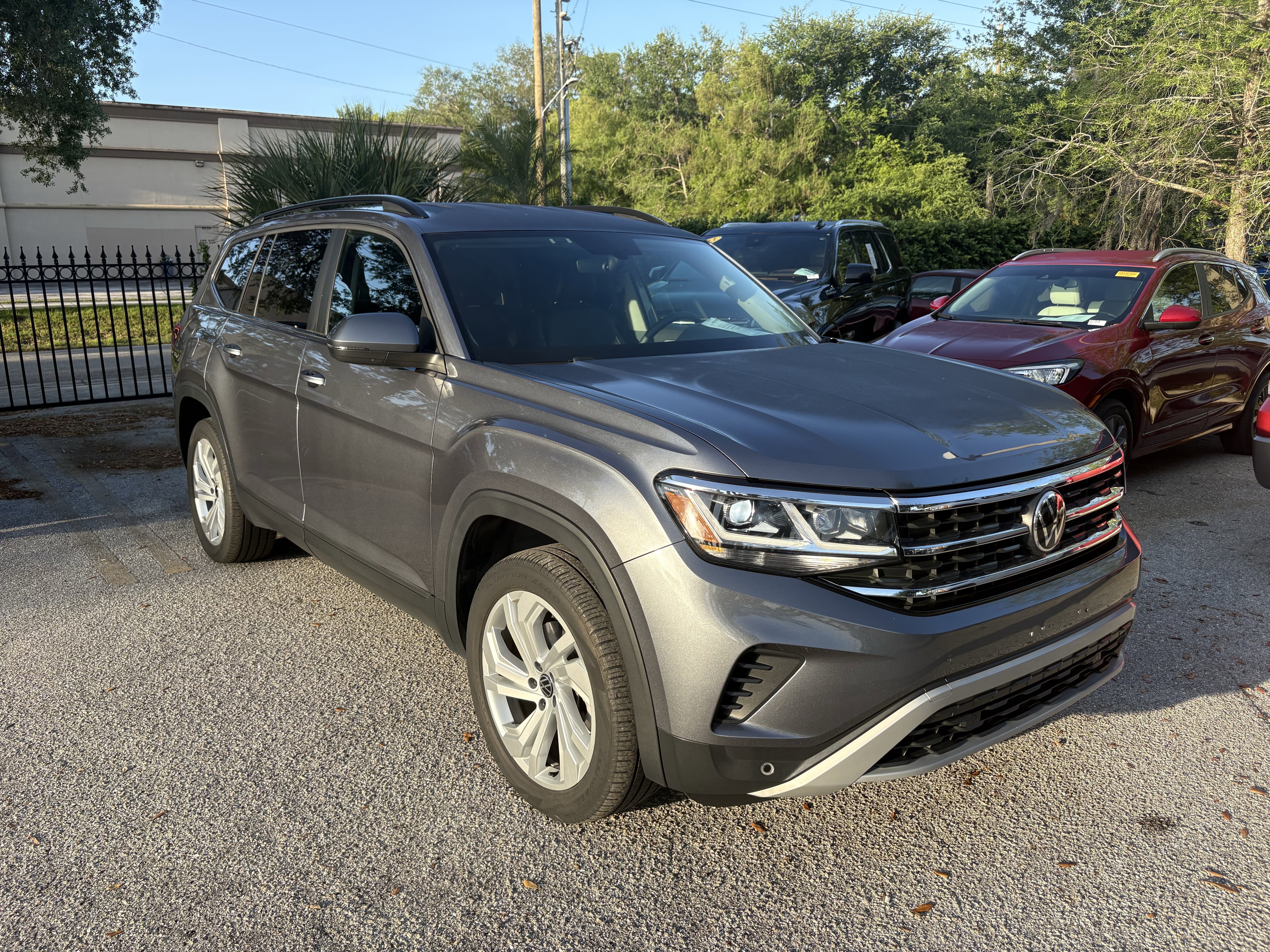 Used 2021 Volkswagen Atlas SE image 1