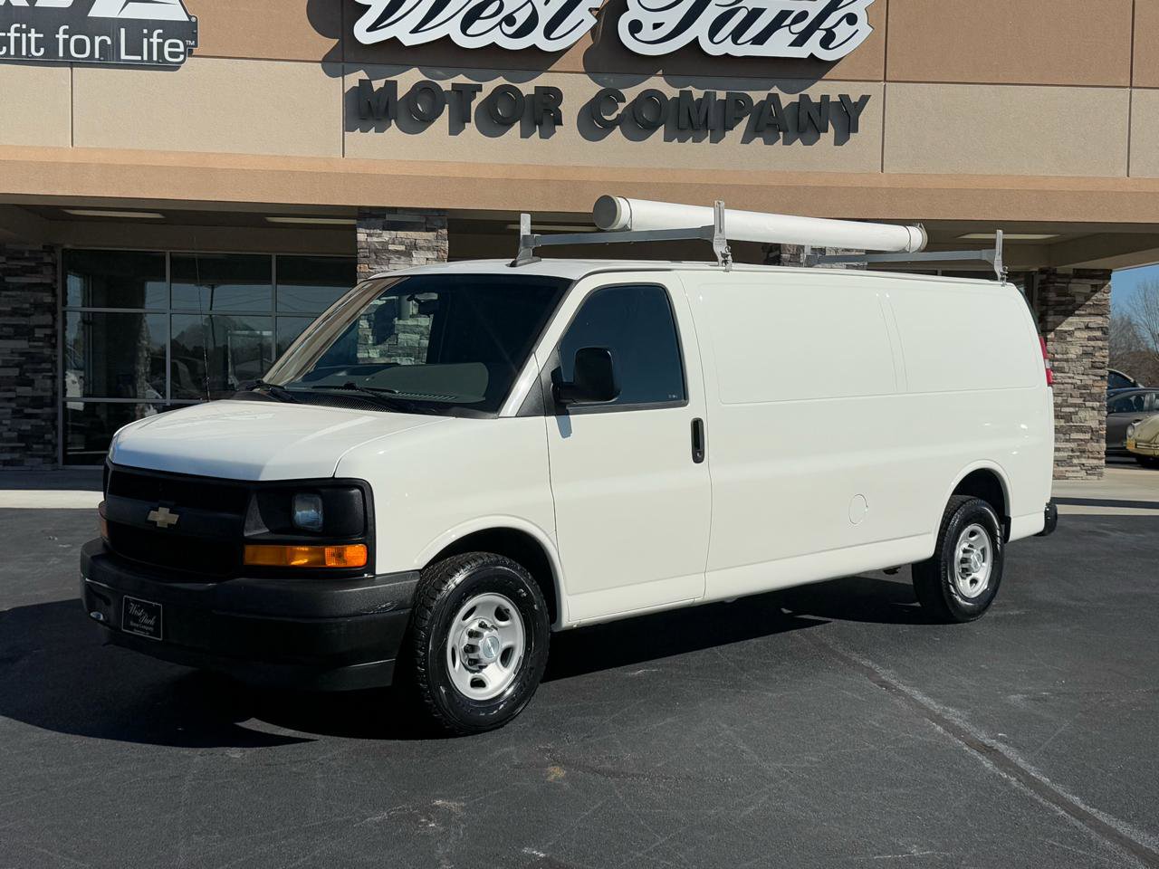 Used 2017 Chevrolet Express 2500 Extended RWD image 1