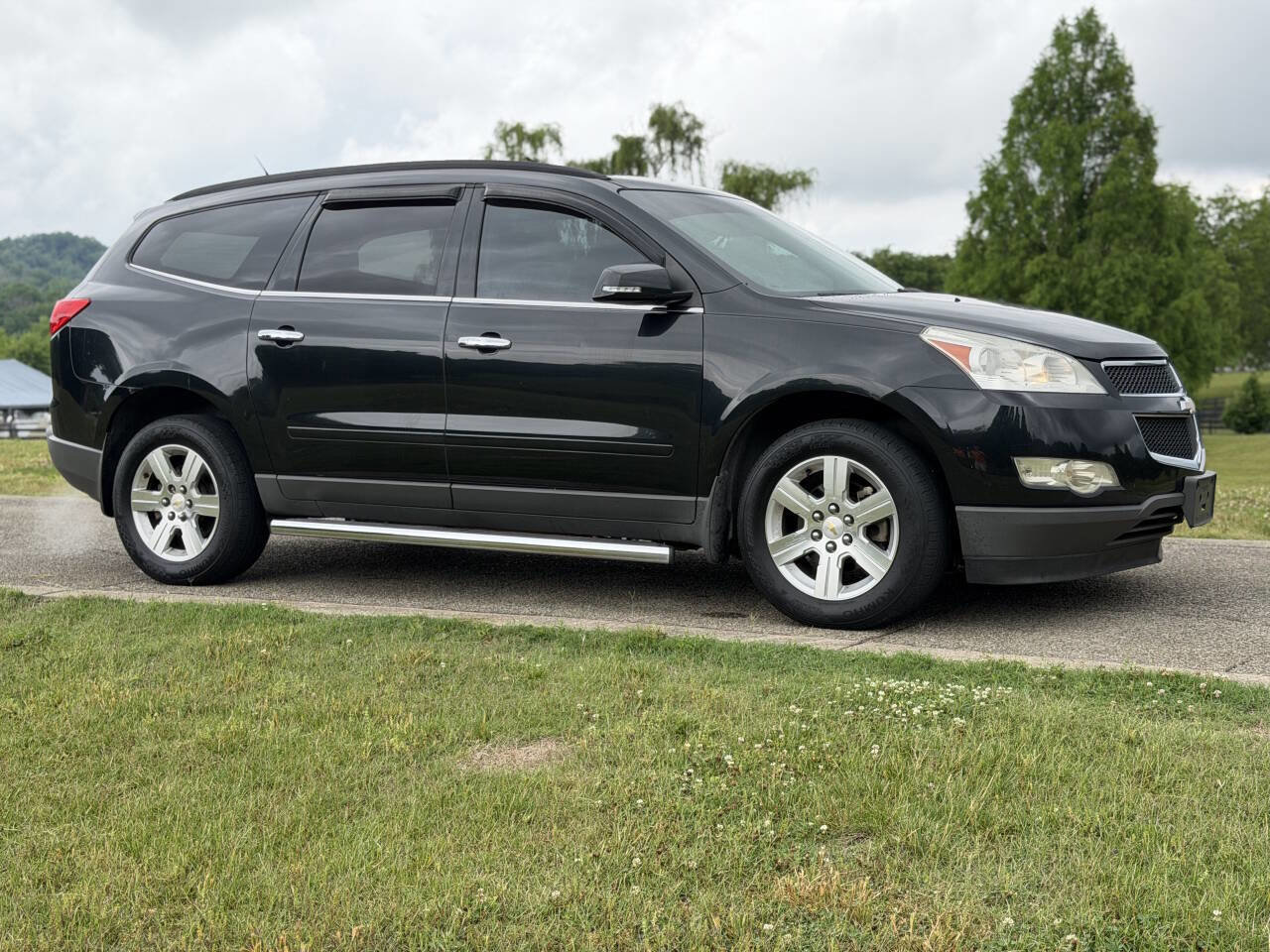 Used 2012 Chevrolet Traverse LT FWD image 11