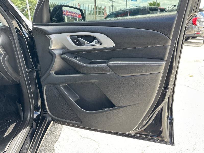 Used 2020 Chevrolet Traverse LT image 24