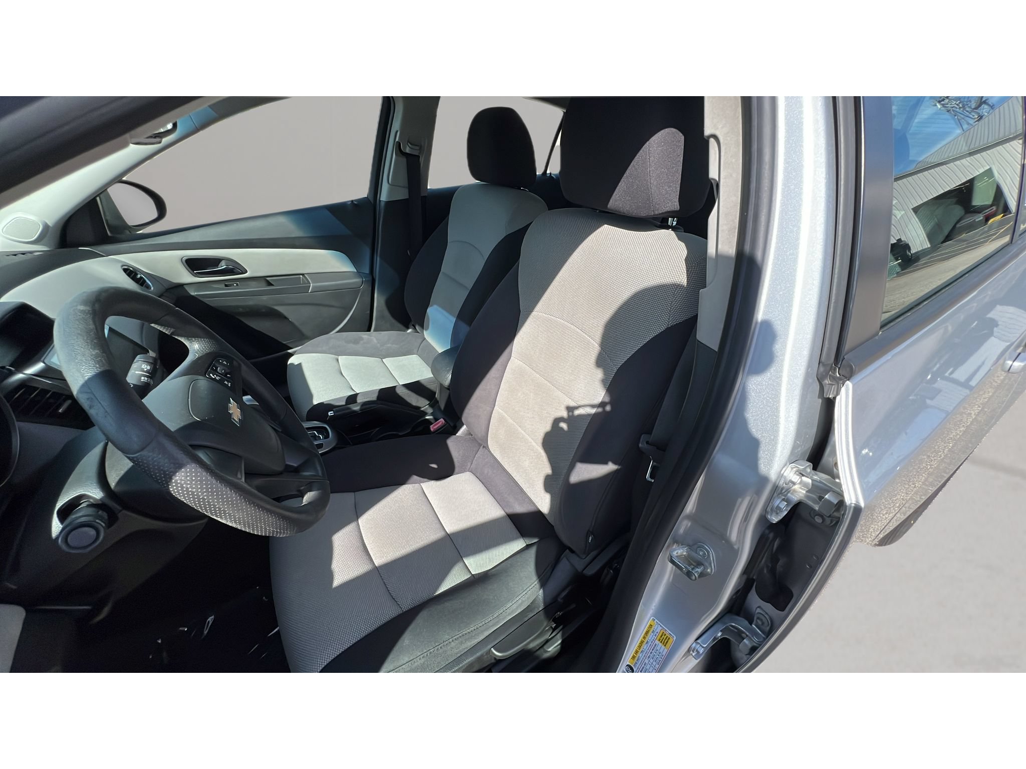 Used 2013 Chevrolet Cruze LS FWD image 23