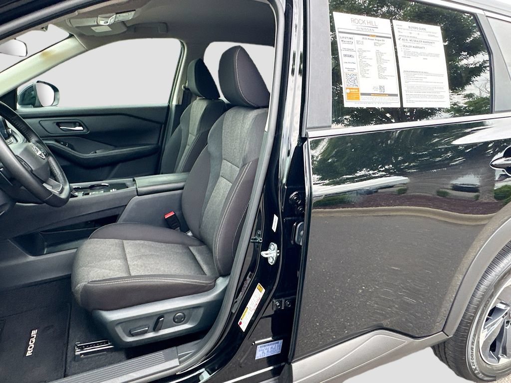 Certified 2025 Nissan Rogue SV FWD image 23