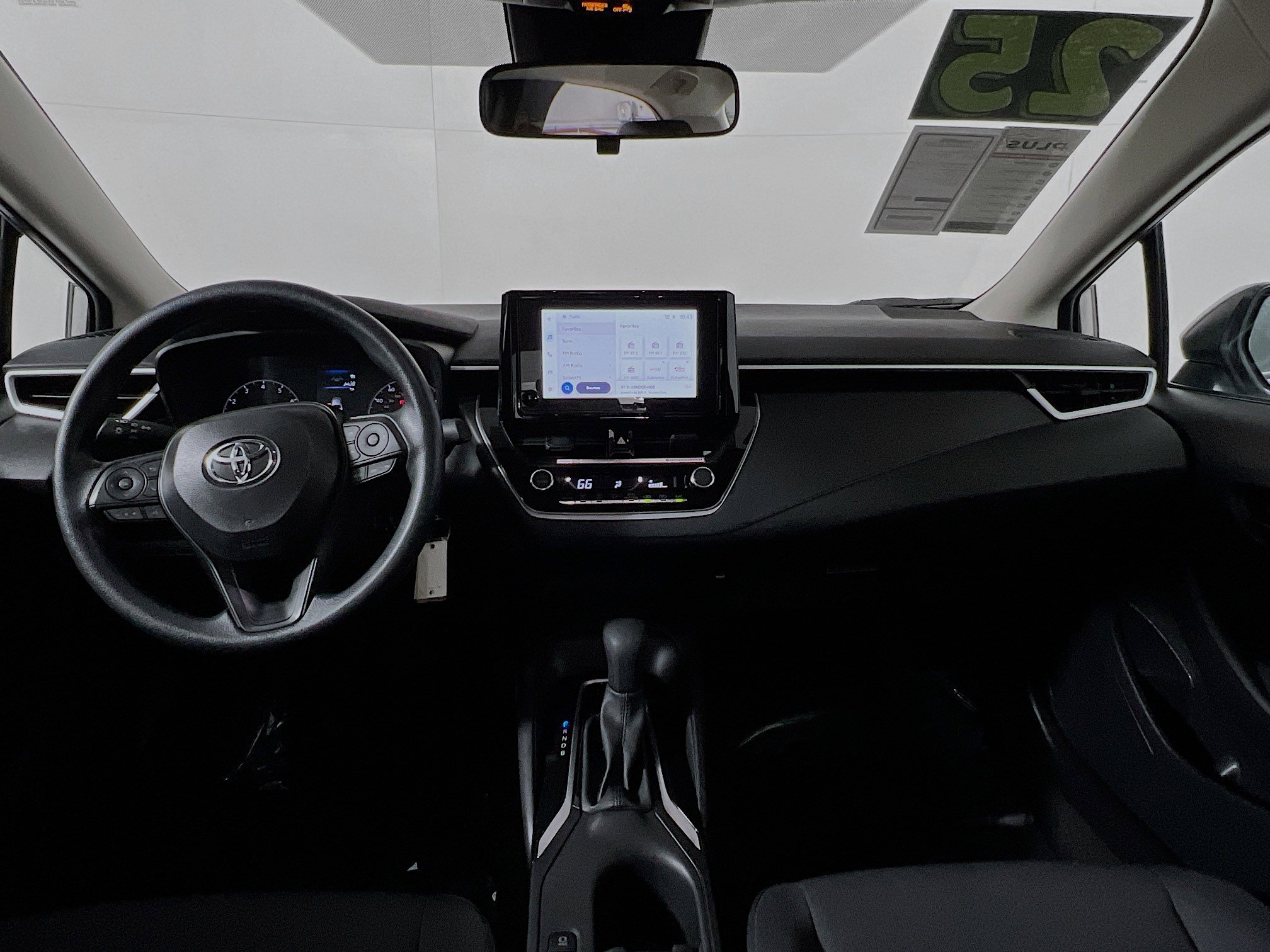 Used 2025 Toyota Corolla LE FWD image 29
