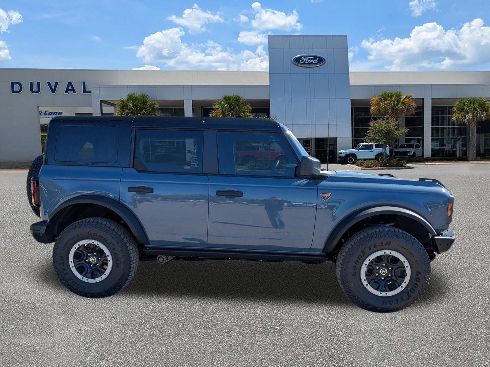 New 2025 Ford Bronco Badlands w/ Sasquatch Package AWD/4WD image 3
