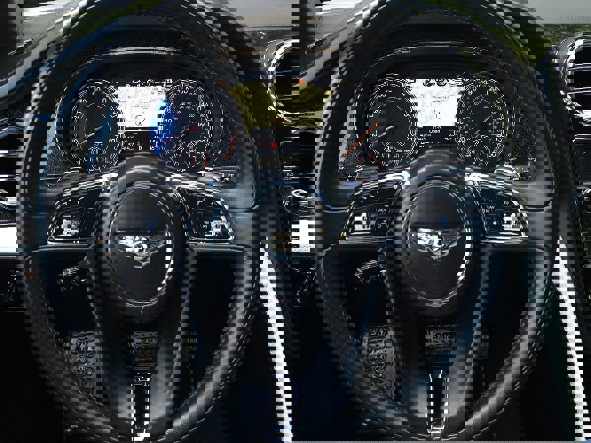 Used 2020 Bentley Bentayga Design Series image 38