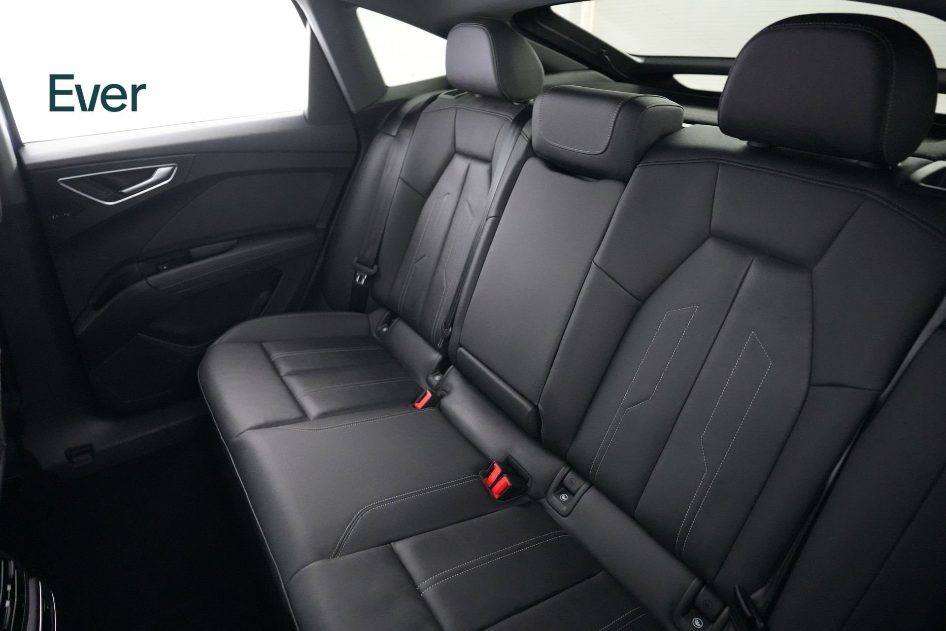 Used 2024 Audi Q4 e-tron Prestige image 24