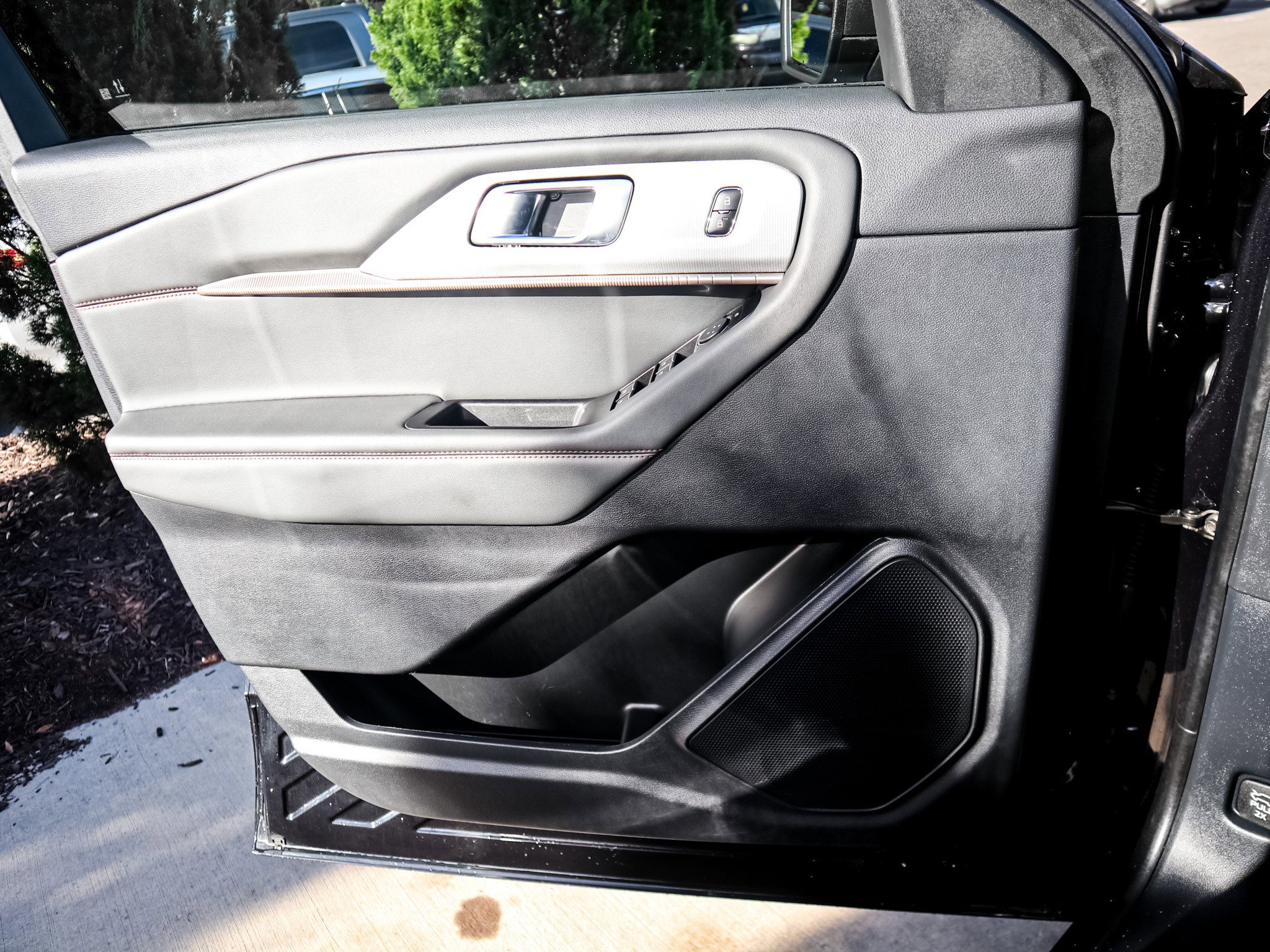 Used 2025 Ford Explorer Active w/ Active Comfort Package AWD/4WD image 14