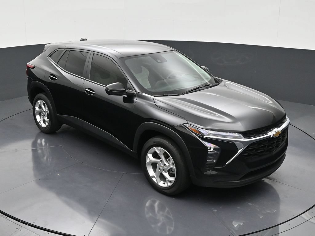 Used 2024 Chevrolet Trax LS w/ LS Convenience Package FWD image 18