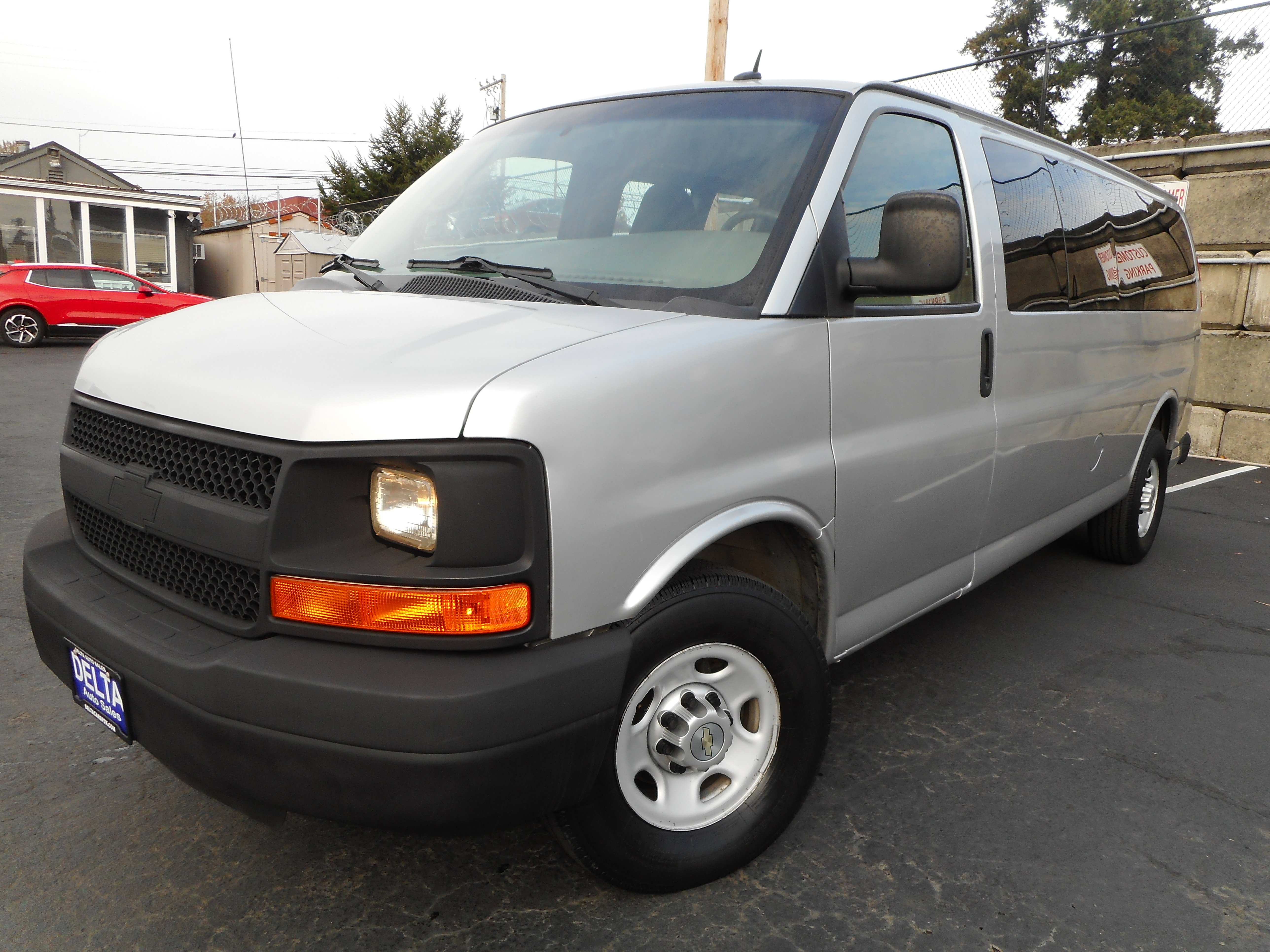 Used 2014 Chevrolet Express 3500 LS image 3