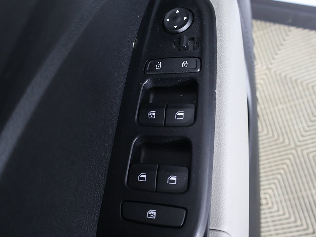 Certified 2024 Hyundai Venue SEL FWD image 31