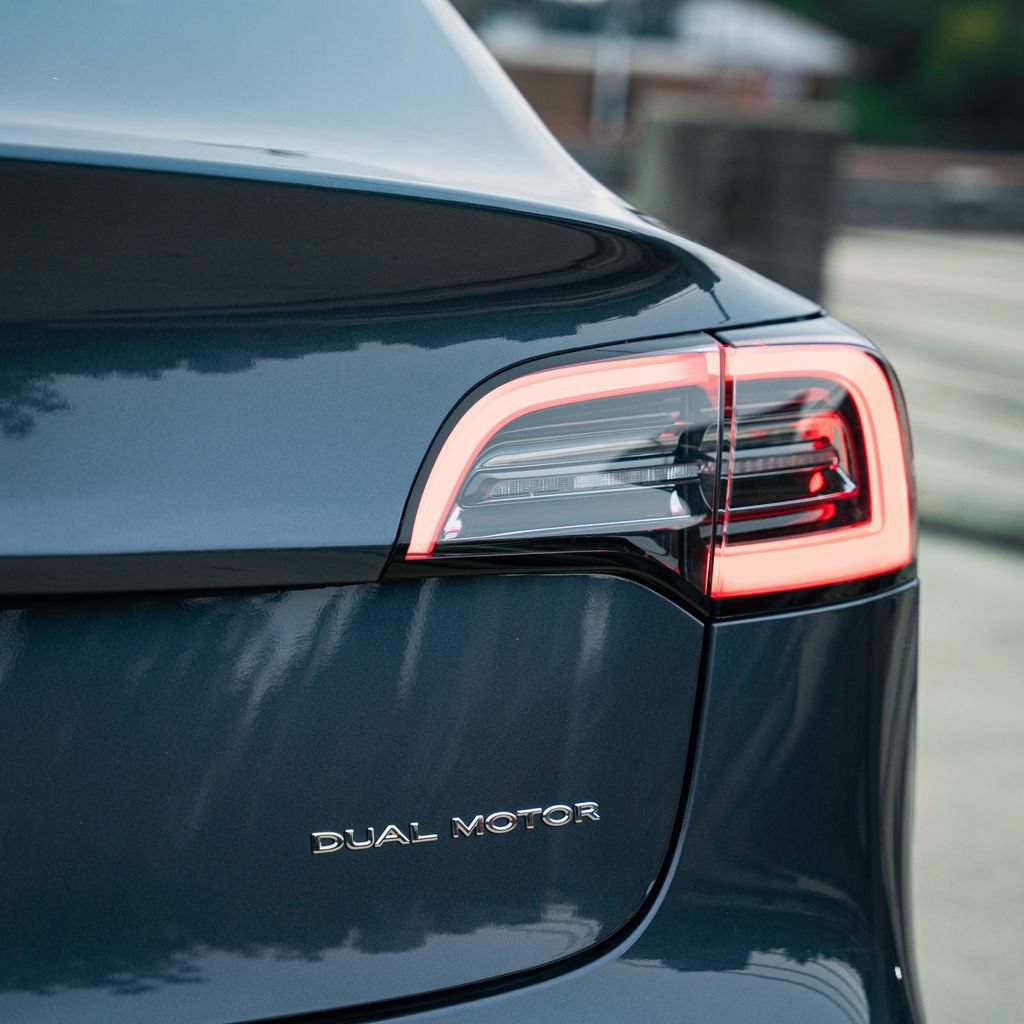 Used 2022 Tesla Model 3 Long Range AWD/4WD image 5