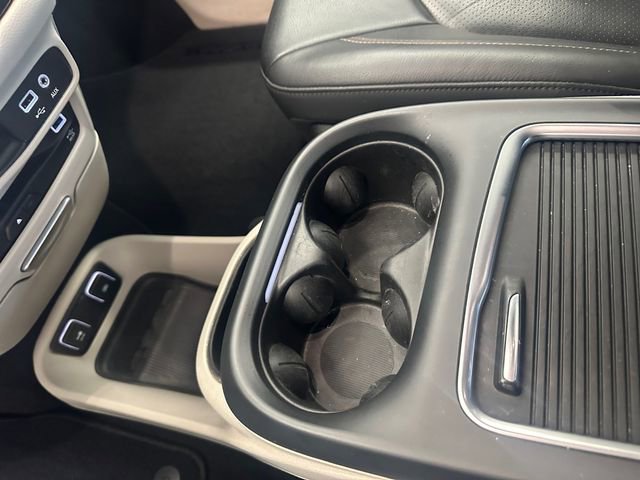 Used 2017 Chrysler Pacifica Touring-L Plus w/ Tire & Wheel Group FWD image 34