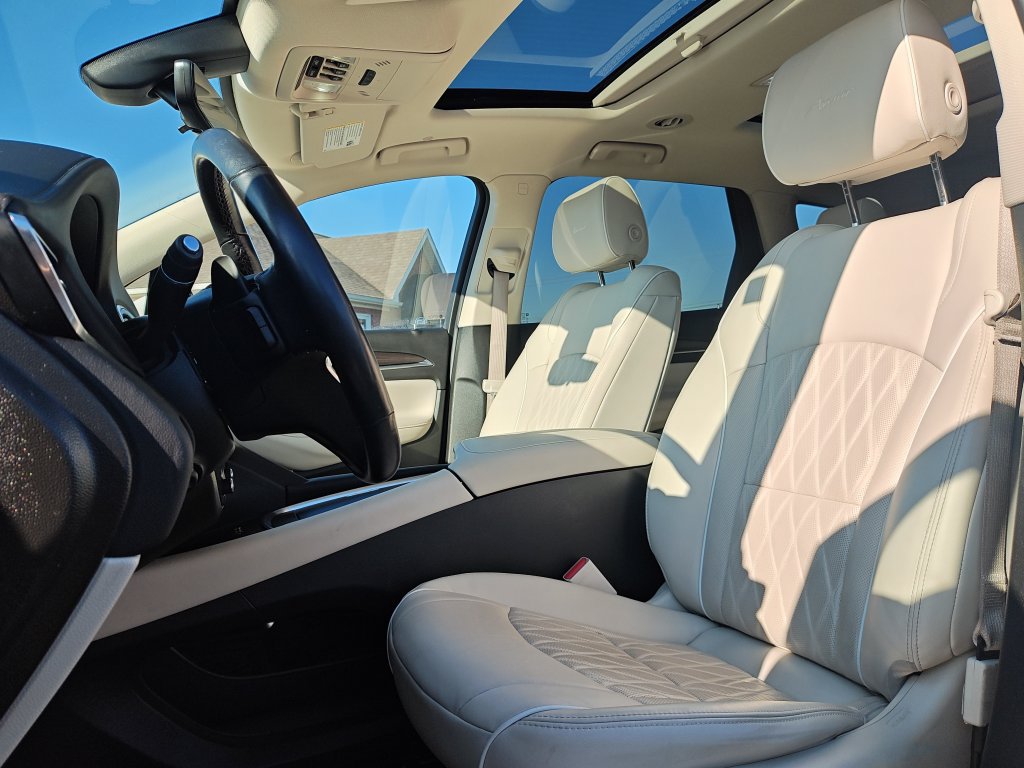 Used 2022 Buick Enclave Avenir w/ Avenir Technology Package AWD/4WD image 13