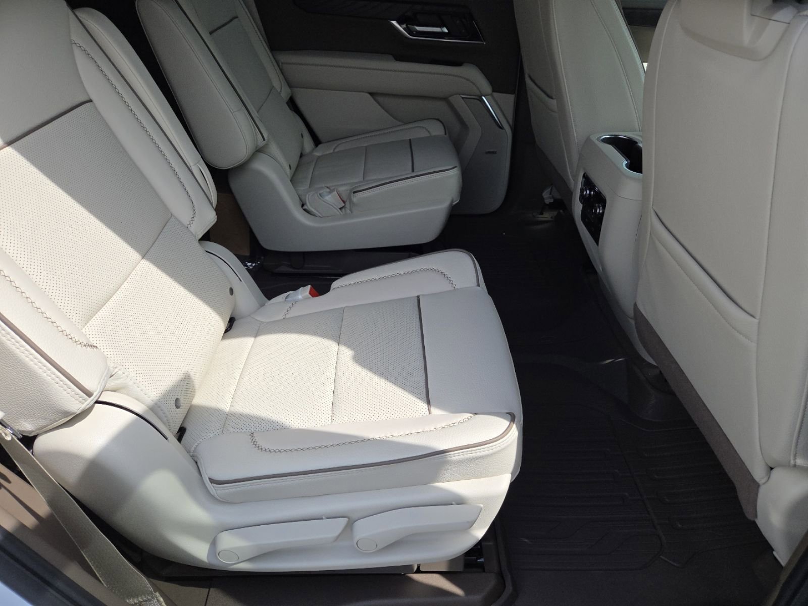 New 2026 GMC Yukon Denali w/ Denali Reserve Package AWD/4WD image 30