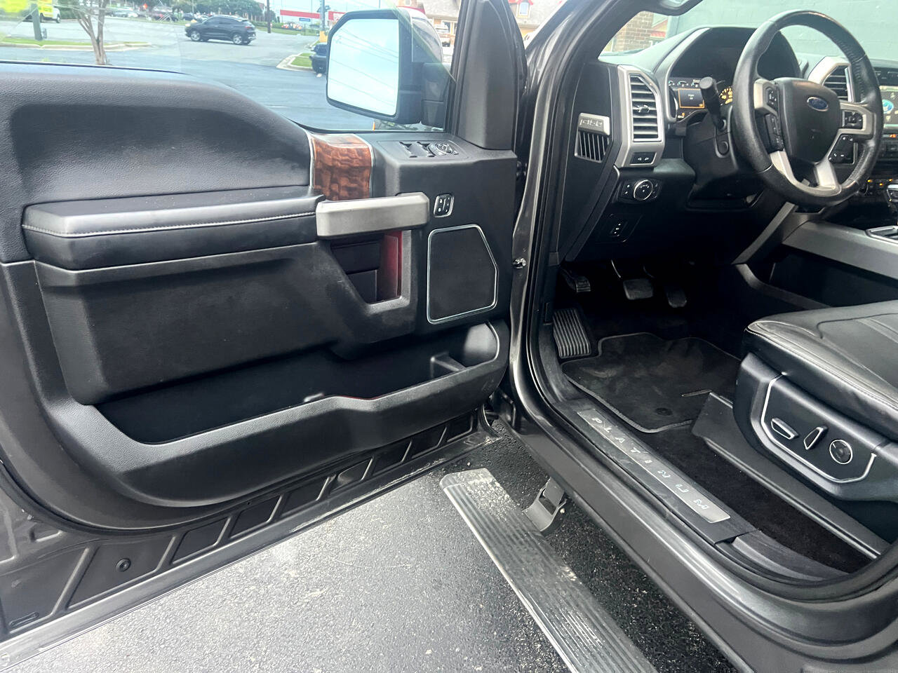 Used 2015 Ford F150 Platinum w/ Equipment Group 701A Luxury image 14