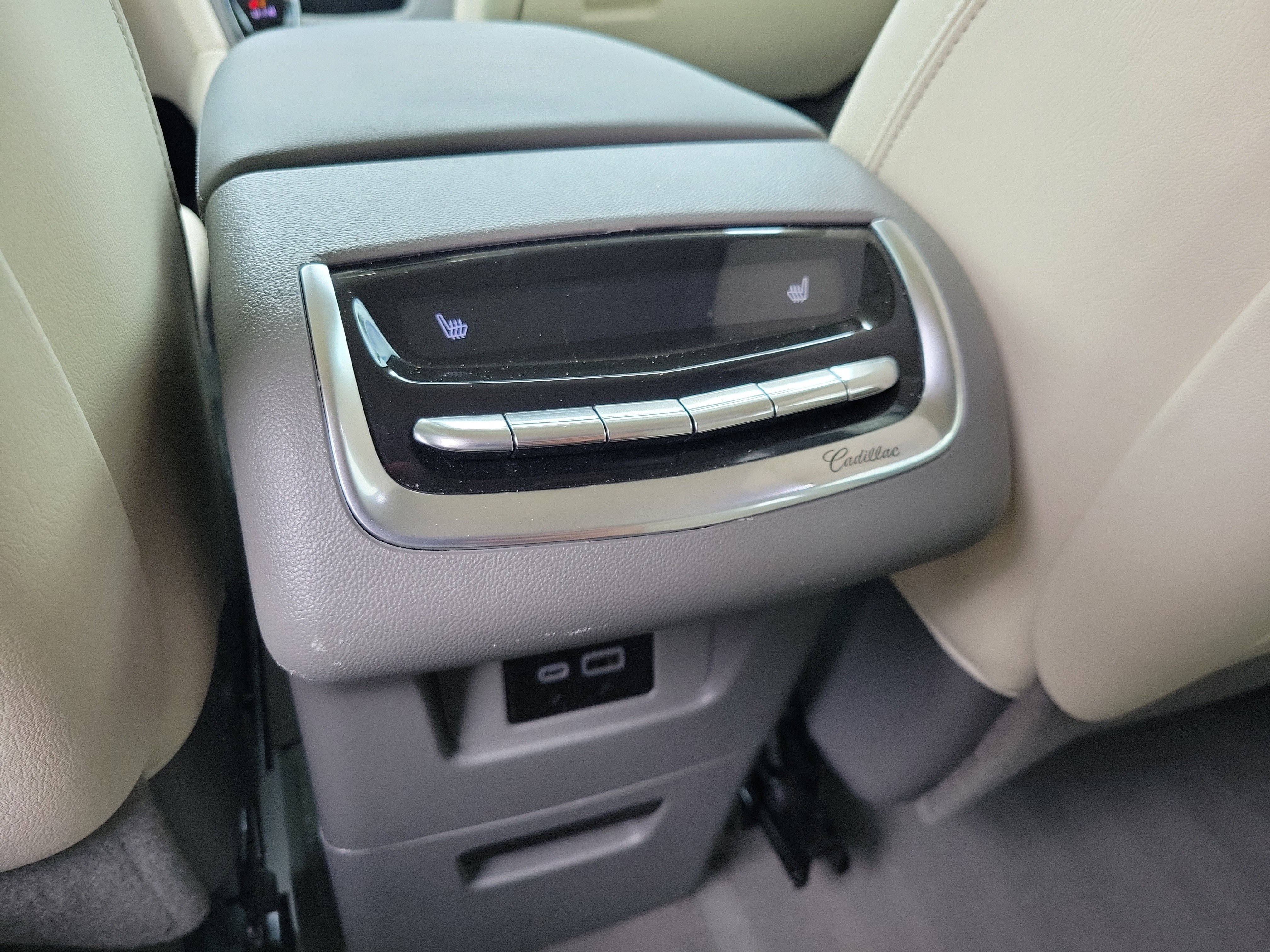 Certified 2024 Cadillac XT6 Premium Luxury w/ Technology Package FWD image 15