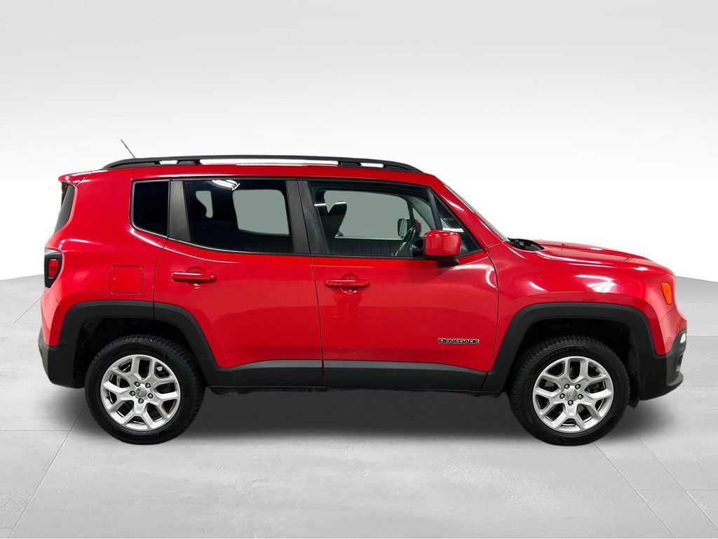 Used 2017 Jeep Renegade Latitude AWD/4WD image 2