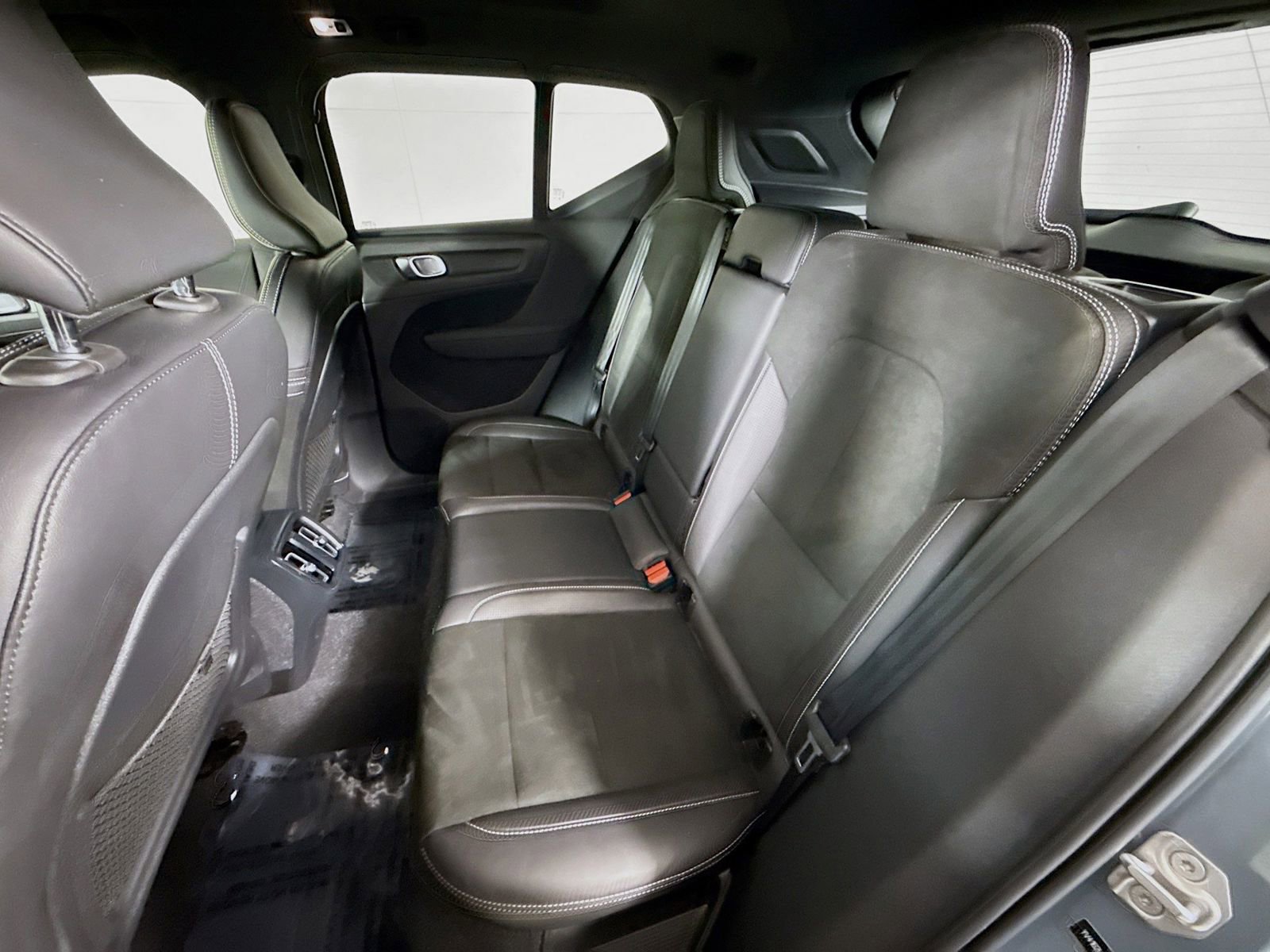 Used 2021 Volvo XC40 T5 R-Design image 22