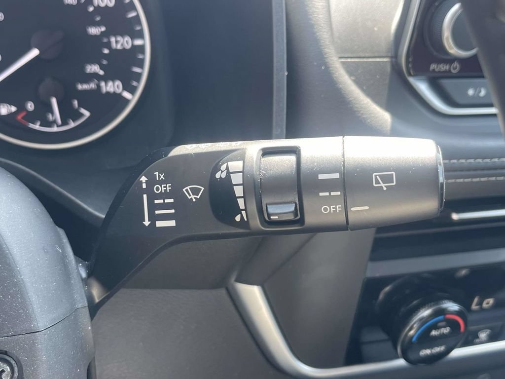 Used 2025 Nissan Rogue SV FWD image 26