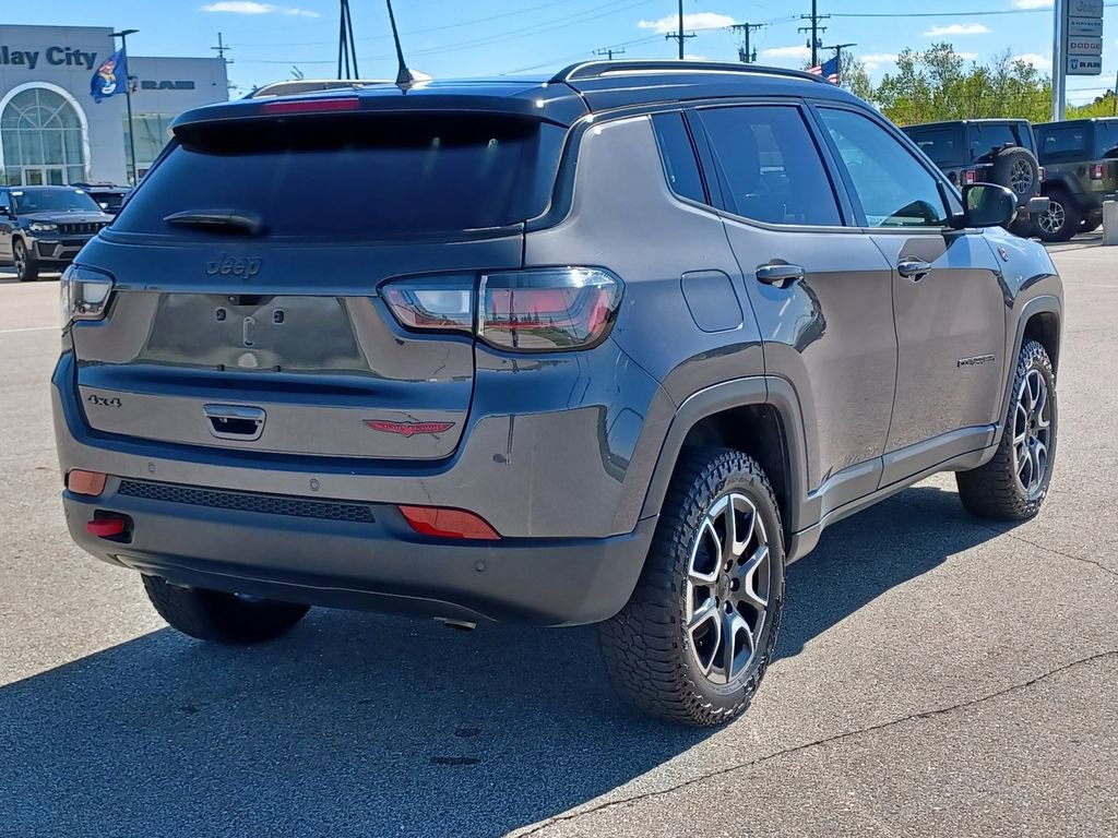 Used 2024 Jeep Compass Trailhawk w/ Trailhawk Elite Group AWD/4WD image 4