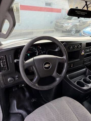 Used 2017 Chevrolet Express 2500 image 12