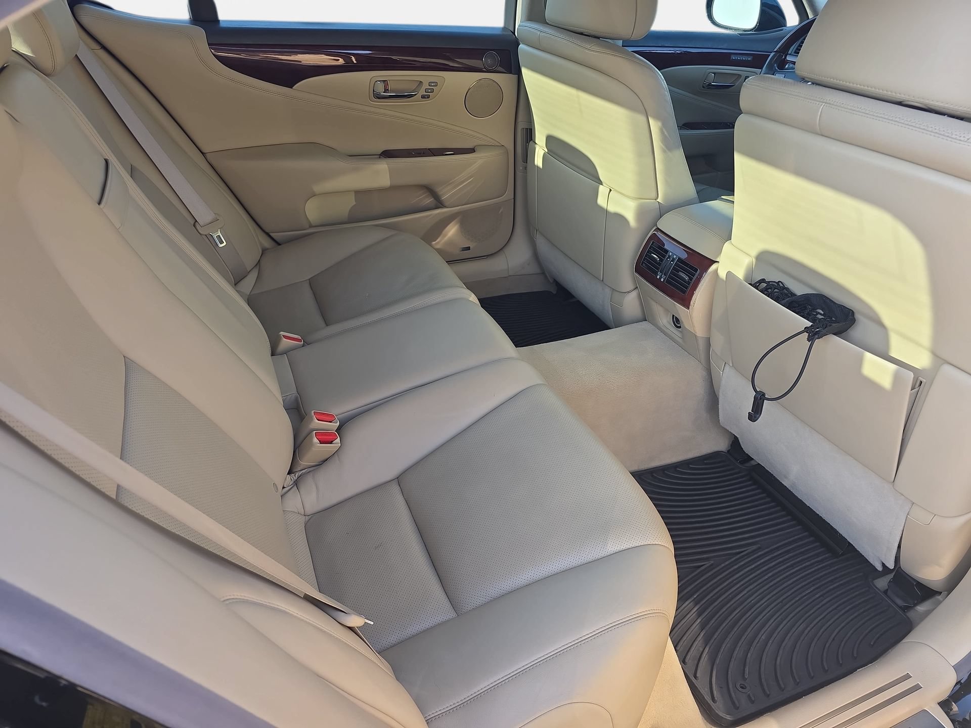 Used 2007 Lexus LS 460 L w/ Luxury Pkg RWD image 11