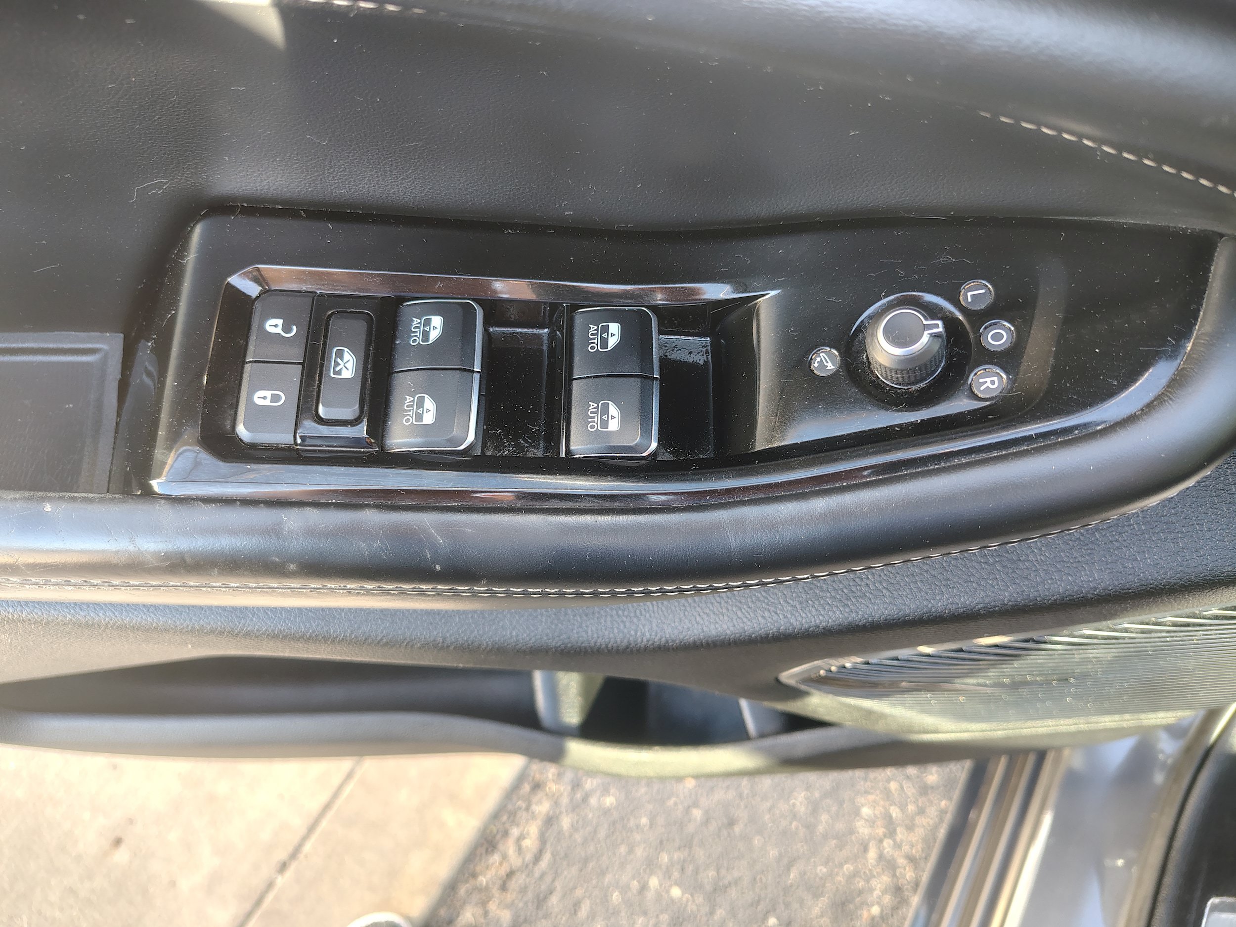 Certified 2022 Jeep Grand Cherokee L Overland w/ Luxury Tech Group IV AWD/4WD image 24