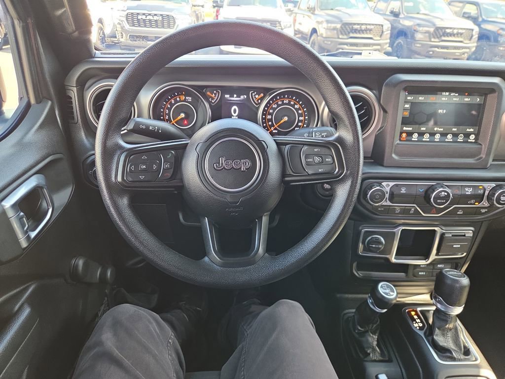 Used 2023 Jeep Gladiator Sport w/ Off Road Group image 16