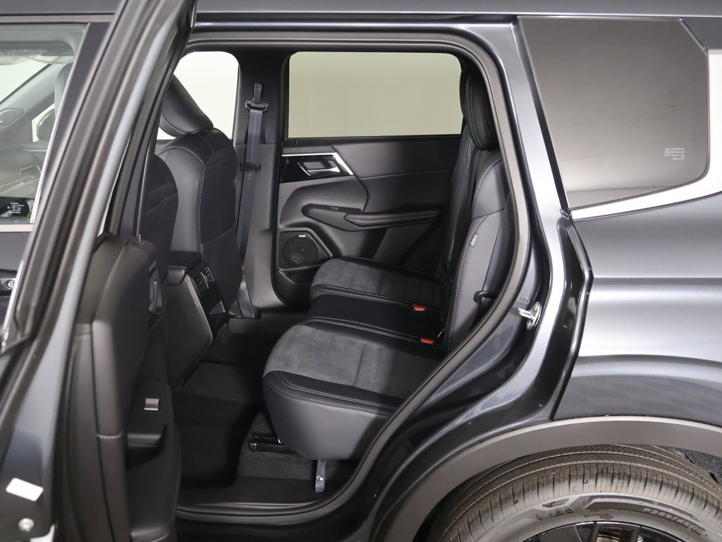 New 2026 Mitsubishi Outlander LE AWD/4WD image 29