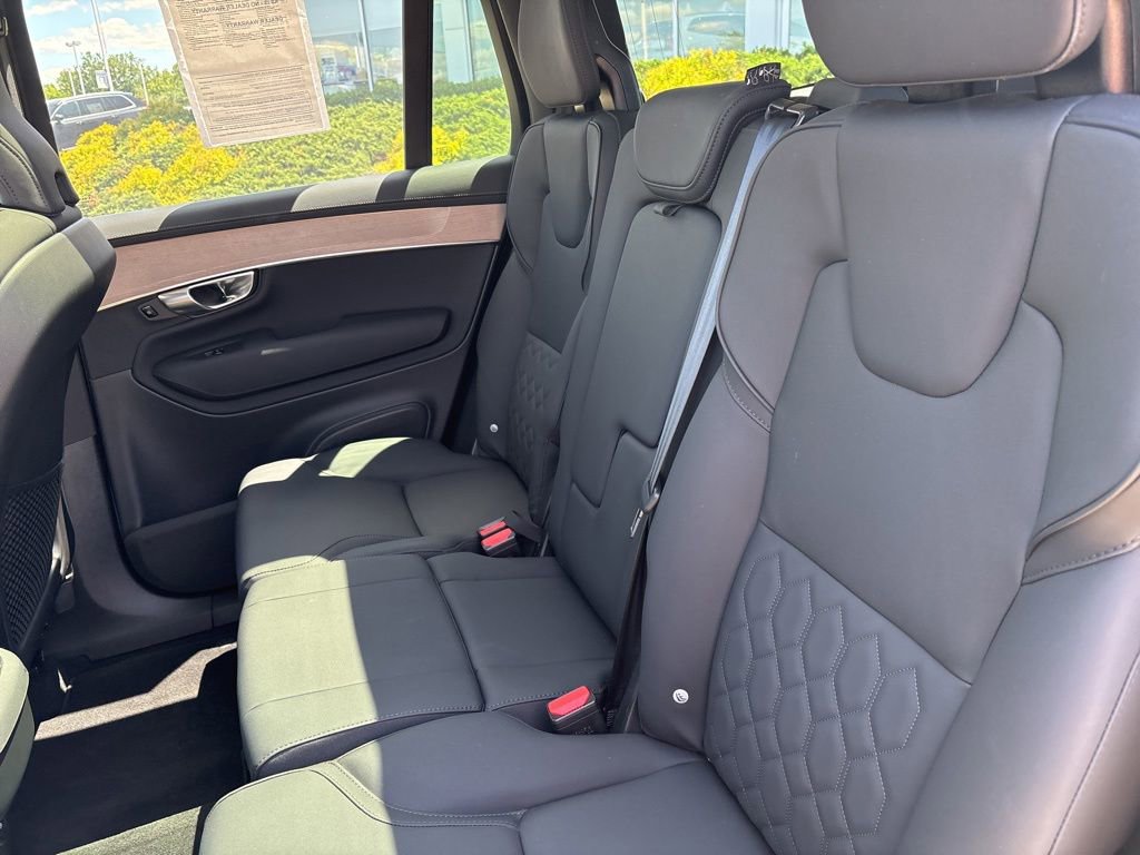 Used 2025 Volvo XC90 B6 Plus AWD/4WD image 32