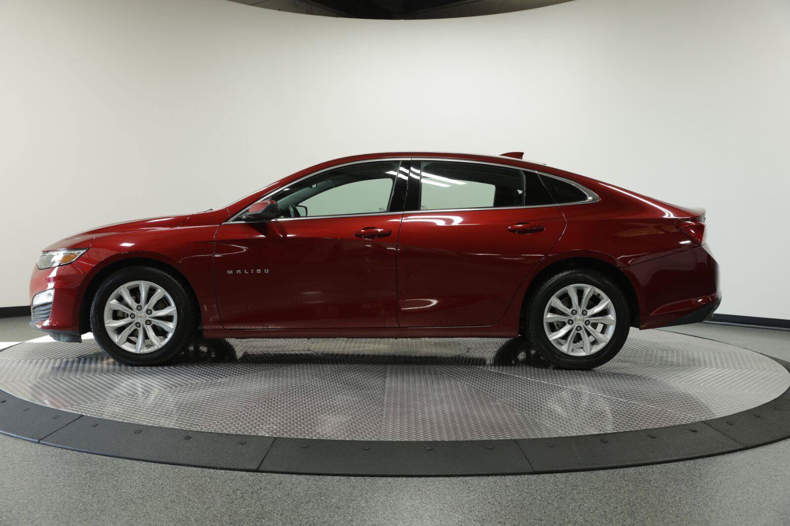 Used 2025 Chevrolet Malibu LT FWD image 5