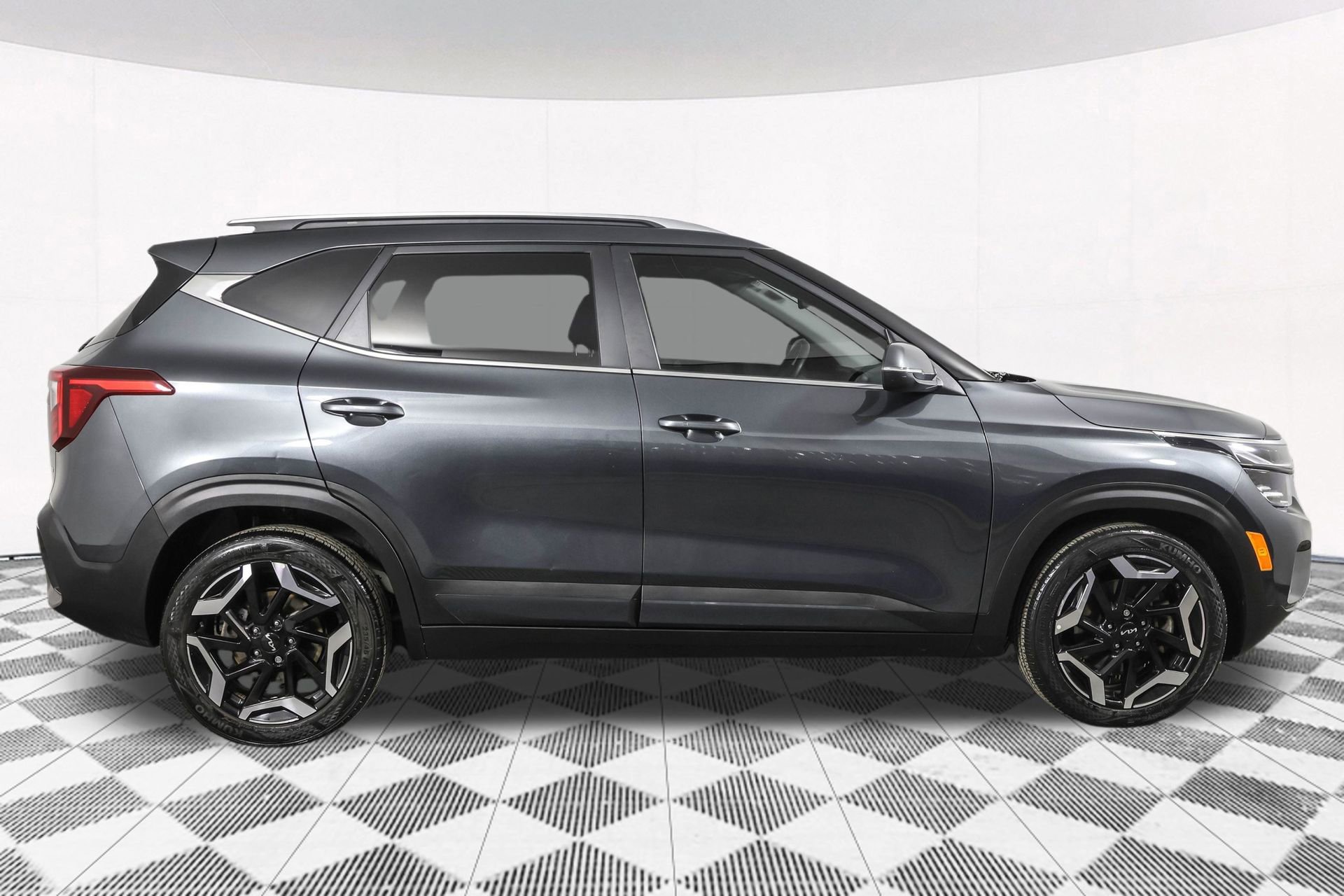 Used 2024 Kia Seltos SX w/ SX Sunroof Package image 17