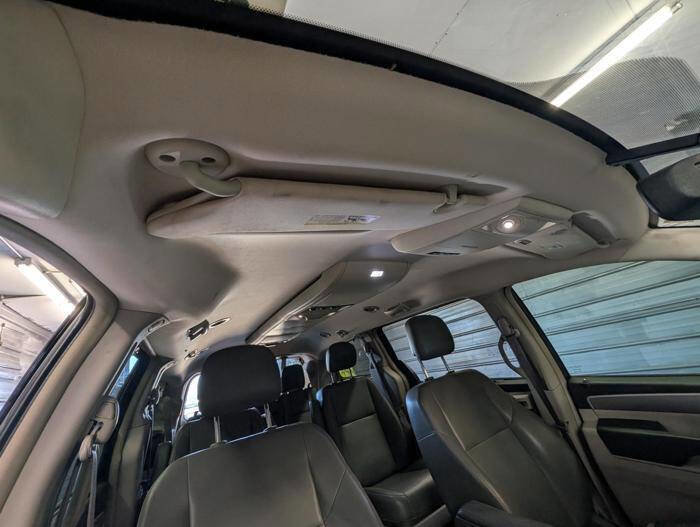Used 2013 Volkswagen Routan SE FWD image 31