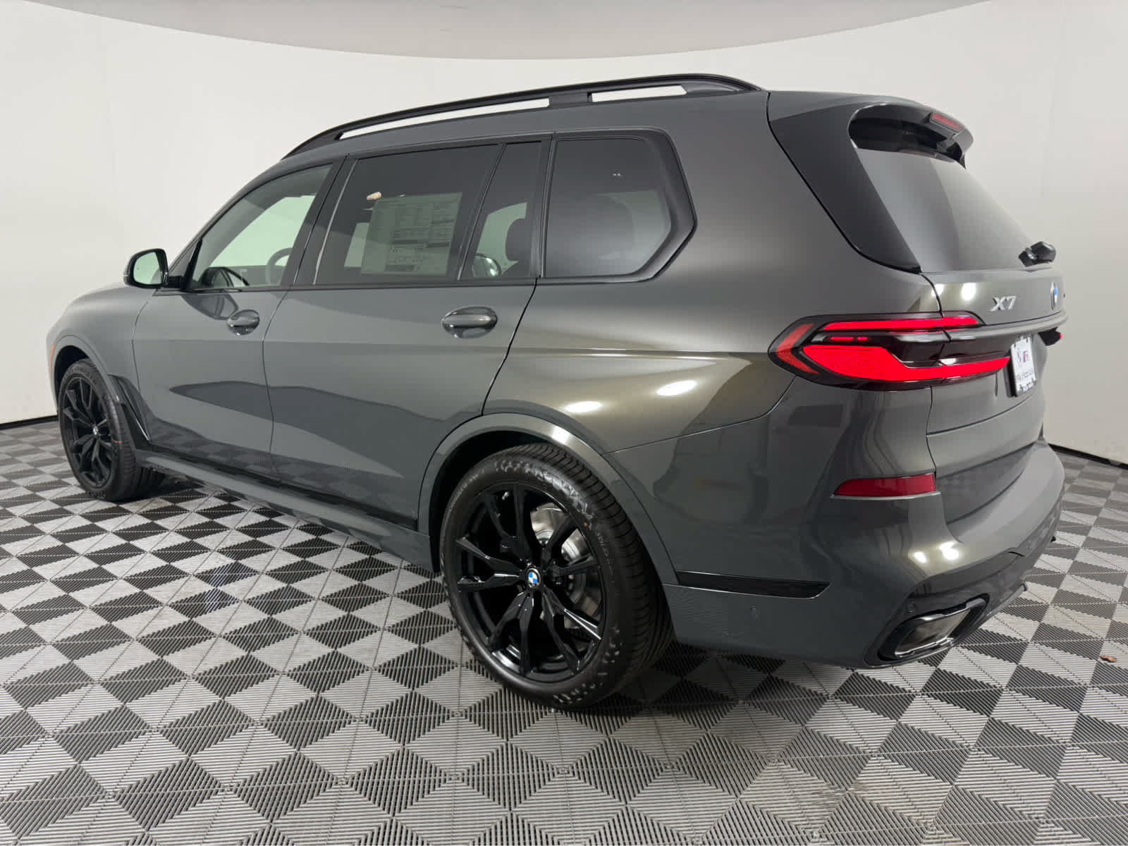 New 2027 BMW X7 xDrive40i w/ M Sport Package AWD/4WD image 5
