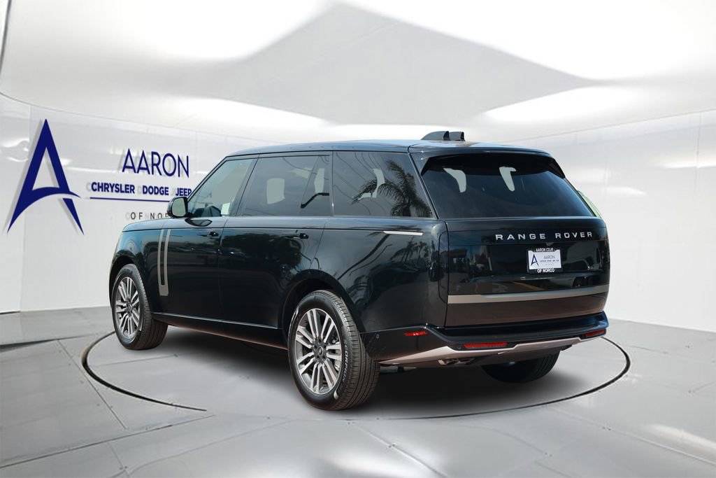 Used 2025 Land Rover Range Rover Long Wheelbase SE image 2