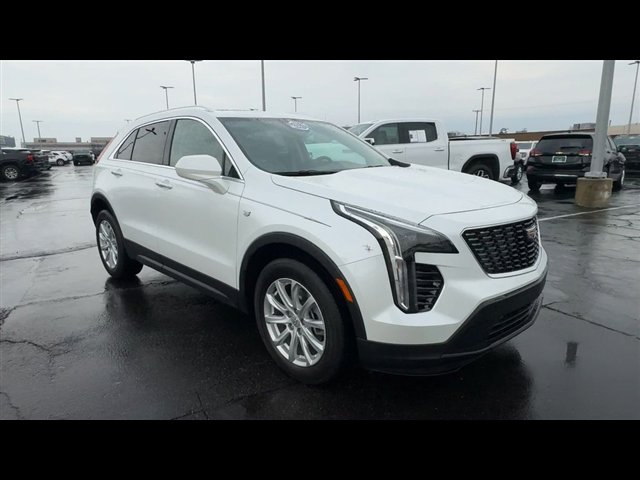 Certified 2023 Cadillac XT4 Luxury w/ Cold Weather Package image 2