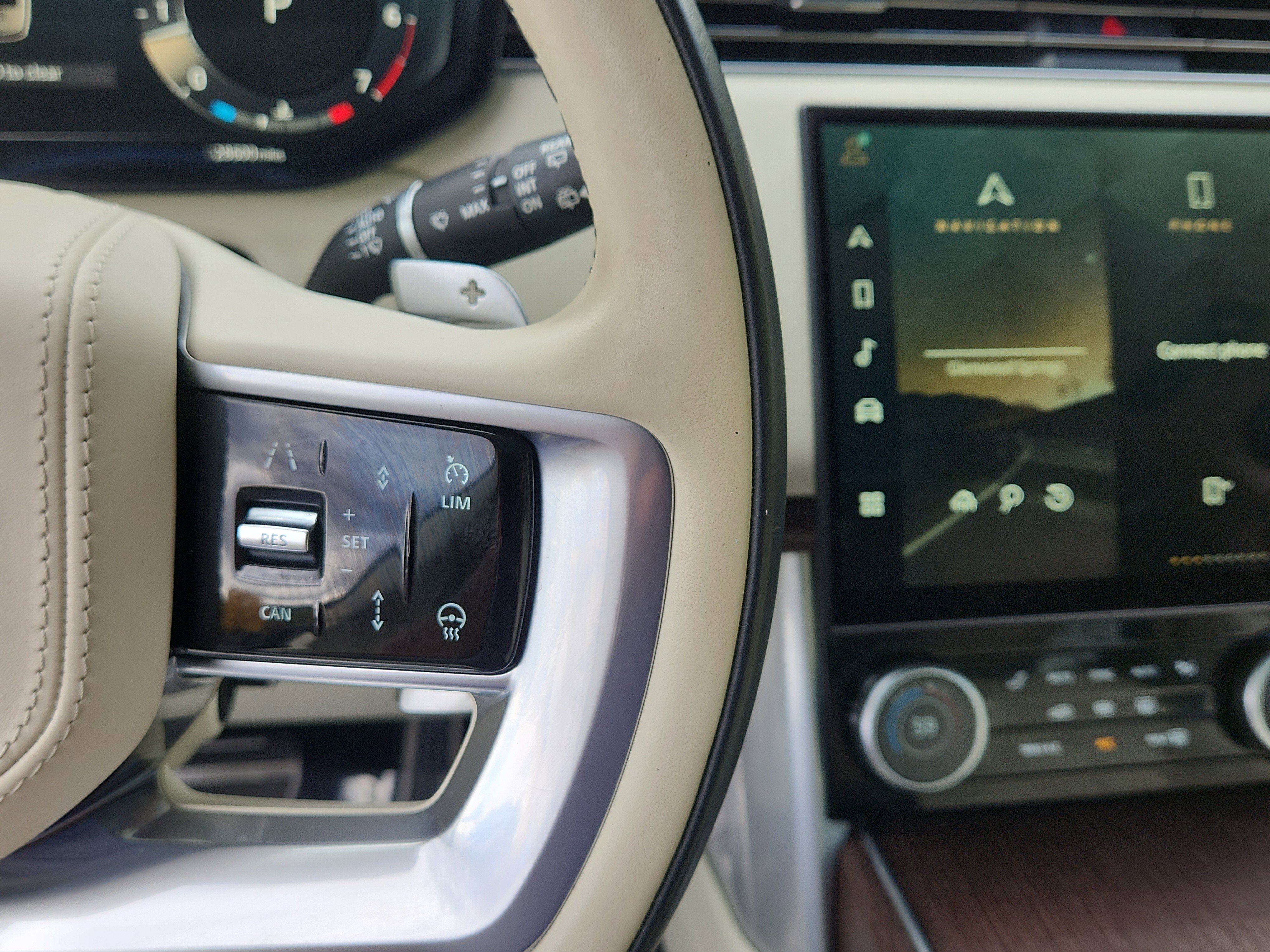 Certified 2023 Land Rover Range Rover SE image 25