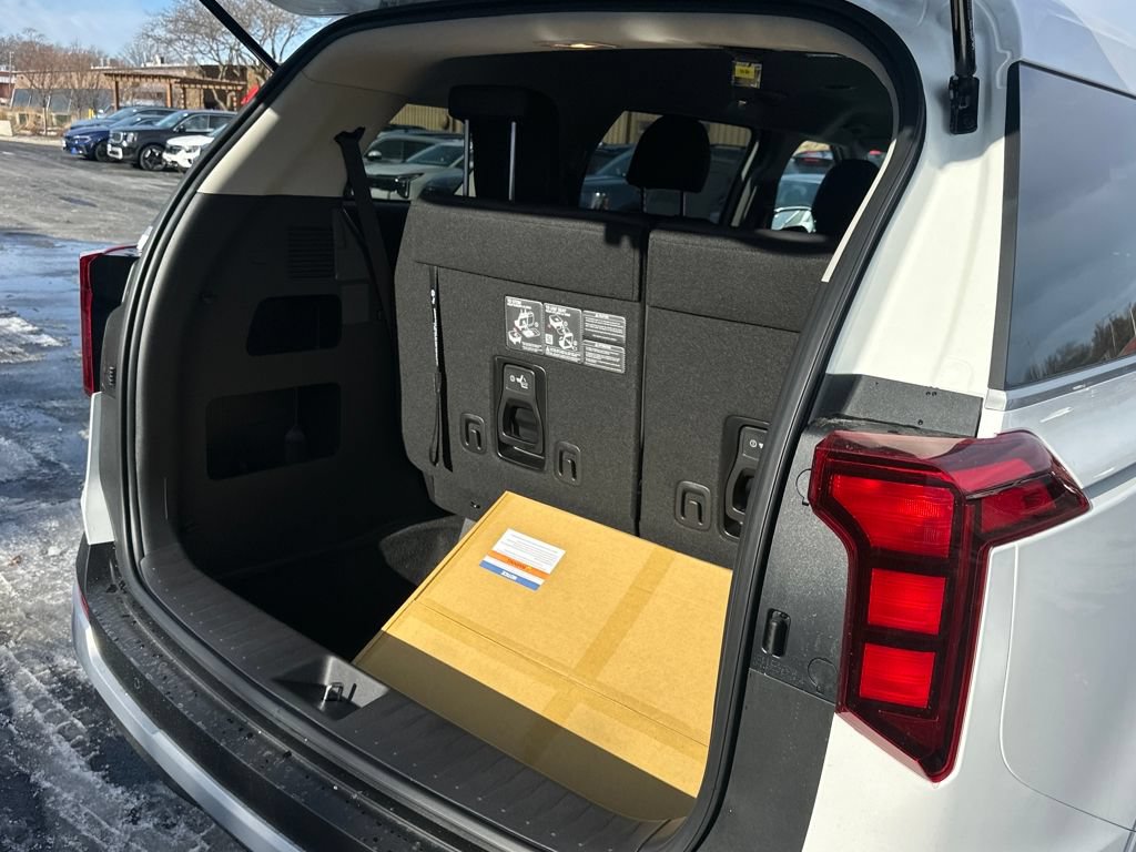 New 2026 Kia Carnival FWD image 35