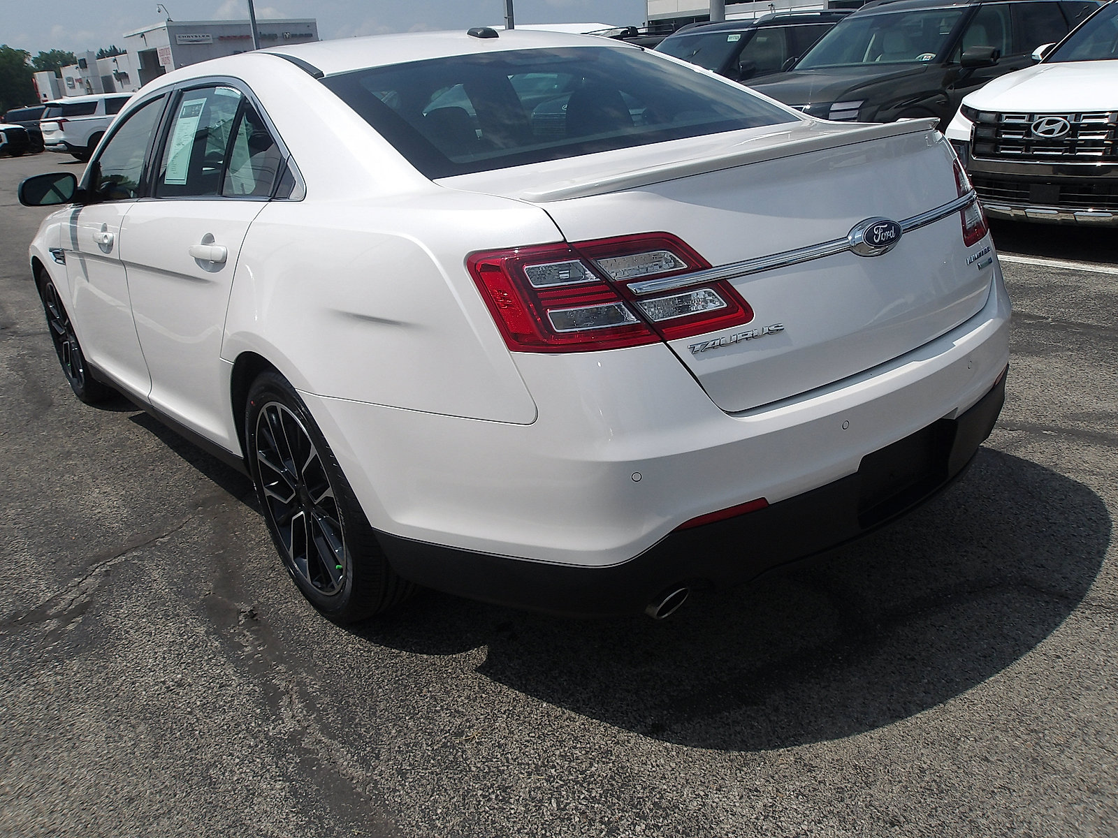 Used 2018 Ford Taurus Limited AWD/4WD image 5