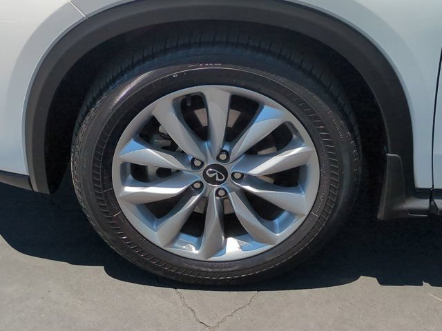 Used 2020 INFINITI QX50 Luxe w/ Navigation Package FWD image 9