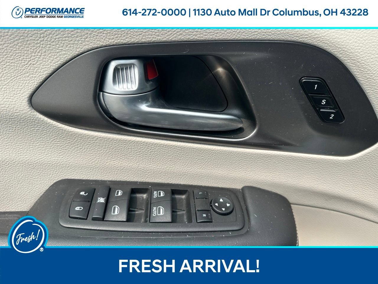 Used 2024 Chrysler Pacifica Touring-L AWD/4WD image 11