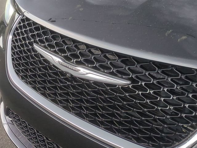 Used 2022 Chrysler Pacifica Touring-L image 36