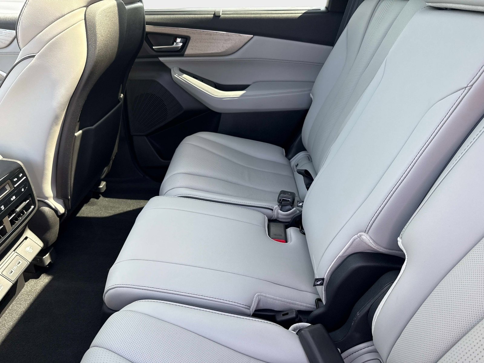 Used 2023 Acura MDX SH-AWD w/ Advance Package image 14