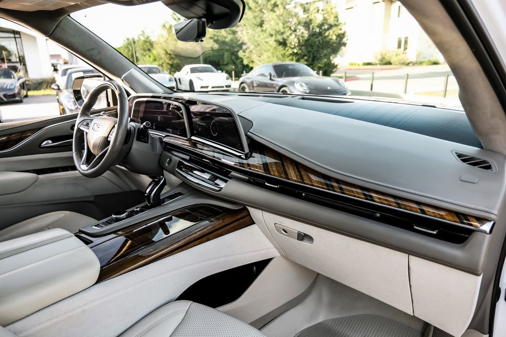 Used 2023 Cadillac Escalade Sport Platinum w/ LPO, ONYX Package image 10