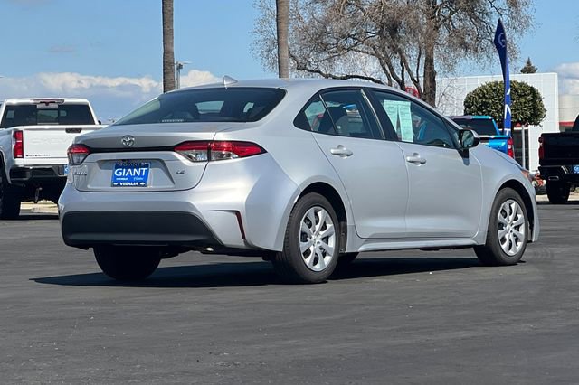 Used 2023 Toyota Corolla LE image 4