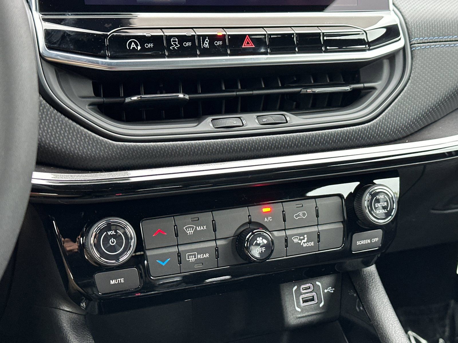 New 2026 Jeep Compass Latitude AWD/4WD image 19